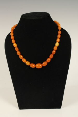 Old amber / amber-type graduated bead necklace, 43cm   CONDITION REPORT  Total gross weight - Image 5 of 8