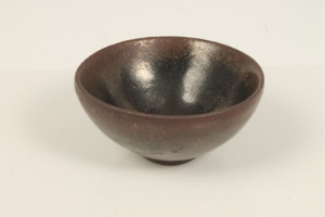 Small antique Chinese bowl of simple form, with speckled treacle glaze - underside bearing - Image 5 of 8