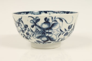 Eighteenth century Worcester blue and white sugar bowl, painted in the Mansfield pattern, 11.5cm - Image 2 of 10