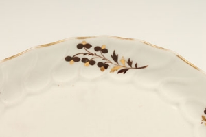 Late eighteenth century Worcester teapot stand of spiral fluted form, painted in brown and gilt leaf - Image 2 of 10
