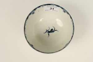 Eighteenth century Worcester blue and white sugar bowl, painted in the Mansfield pattern, 11.5cm - Image 9 of 10