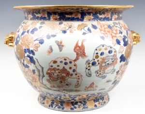 Very large twentieth century Chinese jardinière / fish bowl, decorated in Imari colours with a