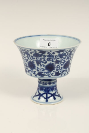 Chinese blue and white pedestal goblet, painted with stylised flower, leaves and characters - blue - Image 8 of 14