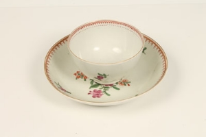 Eighteenth century Worcester tea bowl and saucer, painted in colours, with floral sprats and sprigs - Image 6 of 10