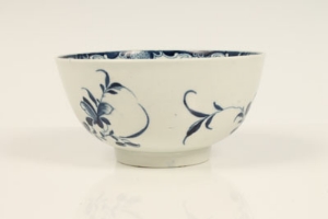 Eighteenth century Worcester blue and white sugar bowl, painted in the Mansfield pattern, 11.5cm - Image 8 of 10