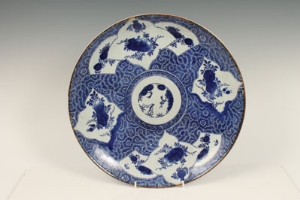 Eighteenth century Chinese export blue and white porcelain charger with segmented borders and floral - Image 2 of 14