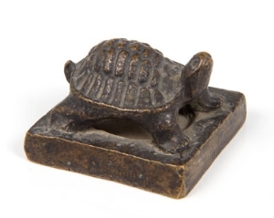 Small Chinese bronze desk seal, square base mounted with a tortoise, 5.25cm