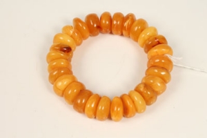 Amber-type bead bracelet   CONDITION REPORT  Total gross weight approximately 37 grams - Image 6 of 10