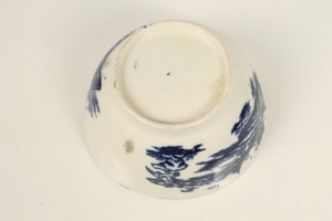 Eighteenth century Liverpool blue and white sugar bowl, printed with a version of the Fisherman - Image 4 of 10