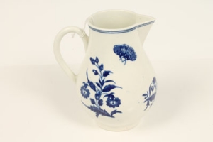 Eighteenth century Worcester blue and white sparrow beak cream jug, printed in the Three Flowers - Image 3 of 12