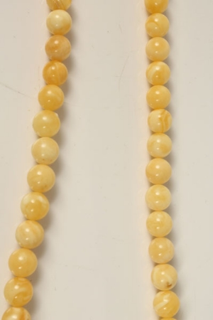 Amber-type graduated bead necklace, 49cm length   CONDITION REPORT  Total gross weight approximately - Image 3 of 8