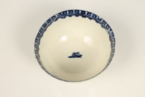 Eighteenth century Liverpool blue and white sugar bowl, printed with a version of the Fisherman - Image 7 of 10