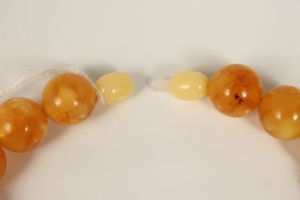 Amber-type bead necklace with honey colour beads, 44.5cm length   CONDITION REPORT  Approximately 41 - Image 5 of 10