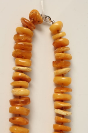 Amber-type necklace with graduated free form beads, 54cm length   CONDITION REPORT  Total gross - Image 8 of 8