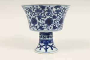 Chinese blue and white pedestal goblet, painted with stylised flower, leaves and characters - blue - Image 3 of 14