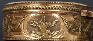 Fine quality eighteenth century French gold oval snuff box with chased vari-coloured gold - Image 5 of 12