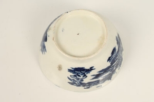 Eighteenth century Liverpool blue and white sugar bowl, printed with a version of the Fisherman - Image 9 of 10