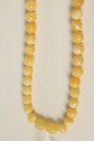 Amber-type graduated bead necklace, 49cm length   CONDITION REPORT  Total gross weight approximately - Image 4 of 8