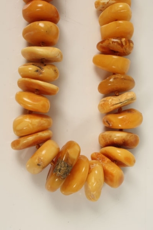 Amber-type necklace with graduated free form beads, 54cm length   CONDITION REPORT  Total gross - Image 6 of 8