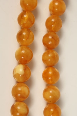 Amber-type bead necklace with honey colour beads, 44.5cm length   CONDITION REPORT  Approximately 41 - Image 3 of 10