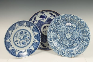 Eighteenth century Chinese export blue and white porcelain charger with segmented borders and floral