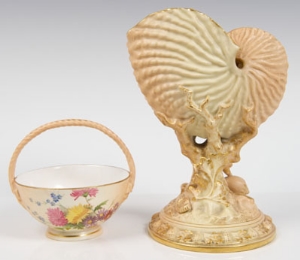 Royal Worcester blushed ivory nautilus shell vase, realistically modelled, raised on coral with - Image 3 of 4
