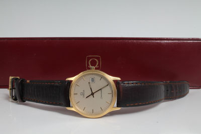 Gentlemen's Omega gold (9ct) Seamaster Calendar watch on Omega leather strap, in original case
