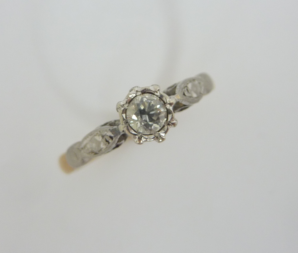 AN 18CT GOLD OLD CUT DIAMOND RING, the old cut diamond with white gold leaf shape sides to the