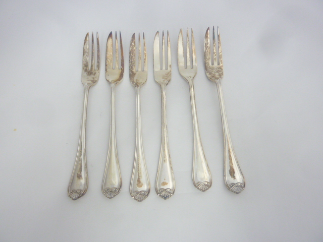 A SET OF SIX MAPPIN & WEBB SILVER PASTRY FORKS, Sheffield 1912 (6)