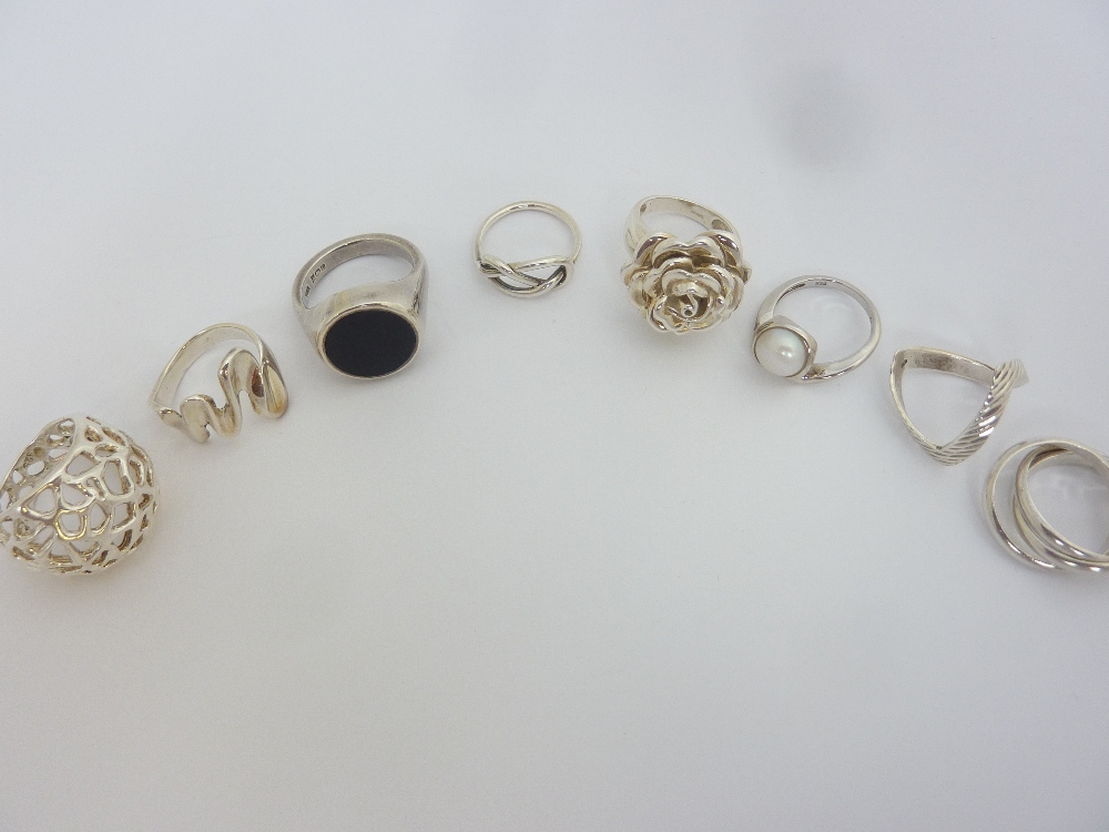 A COLLECTION OF RINGS, to include a friendship knot ring, a trinity ring and a pearl ring (8)