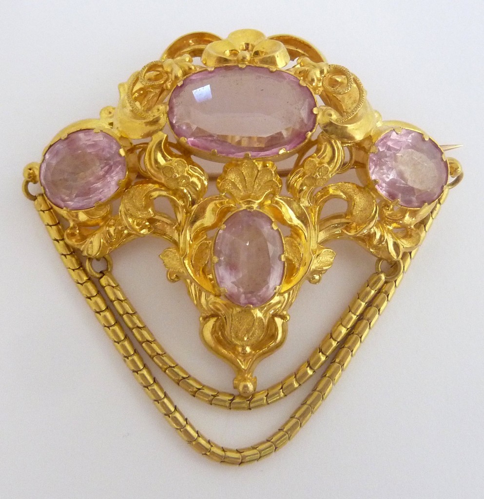 A LATE 19TH CENTURY ORNATE PINK TOURMALINE BROOCH, the four oval shape pink tourmalines within a