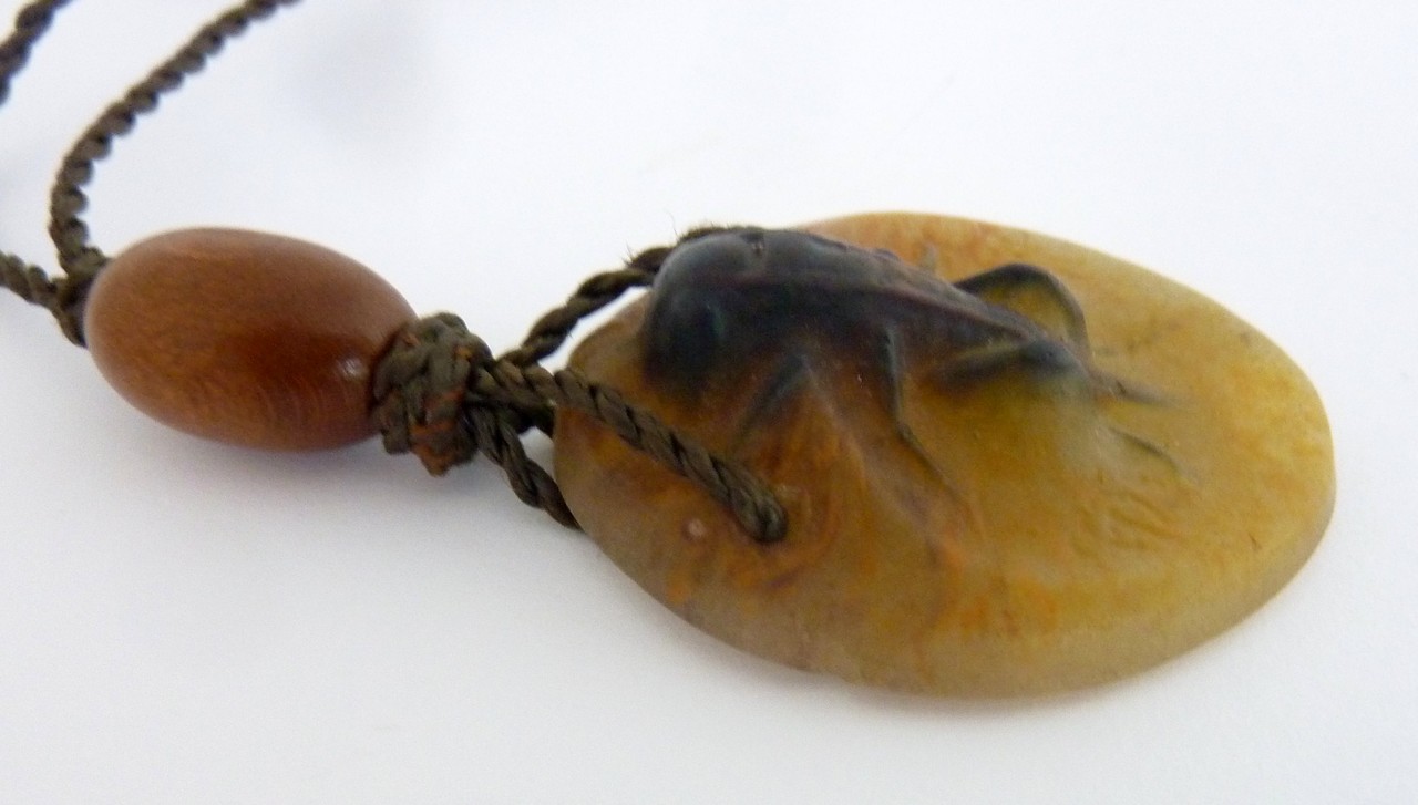 AN ALMERIC WALTER PATE-DE-VERRE NECKLACE, c.1920, as a raised brown grasshopper against a background - Image 4 of 4