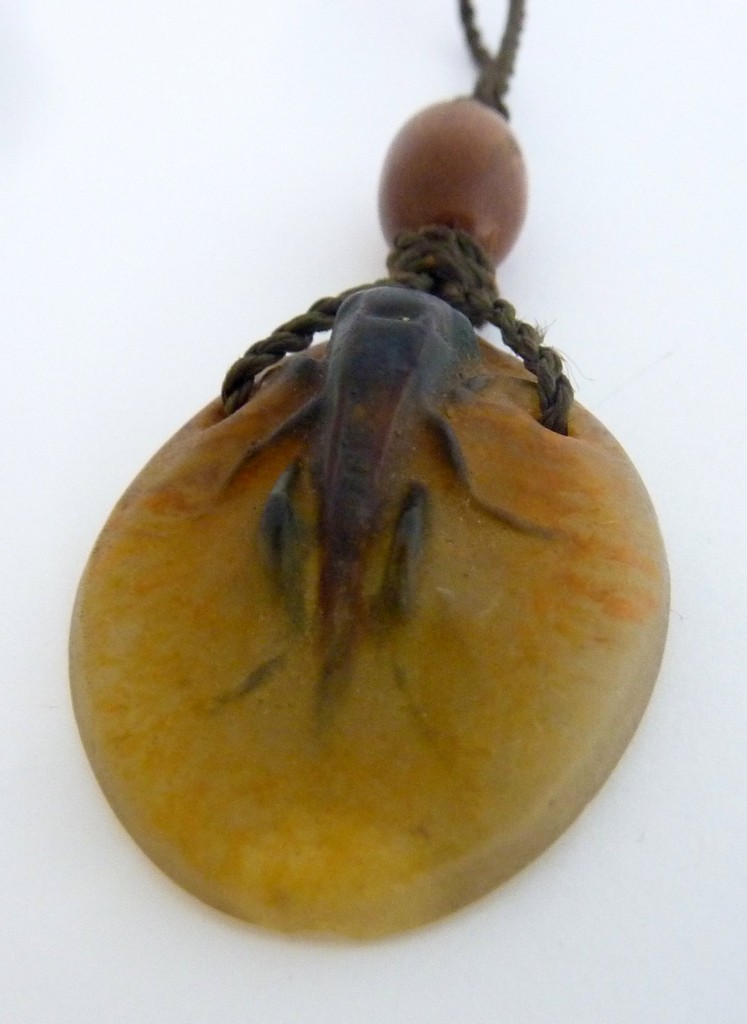 AN ALMERIC WALTER PATE-DE-VERRE NECKLACE, c.1920, as a raised brown grasshopper against a background - Image 3 of 4