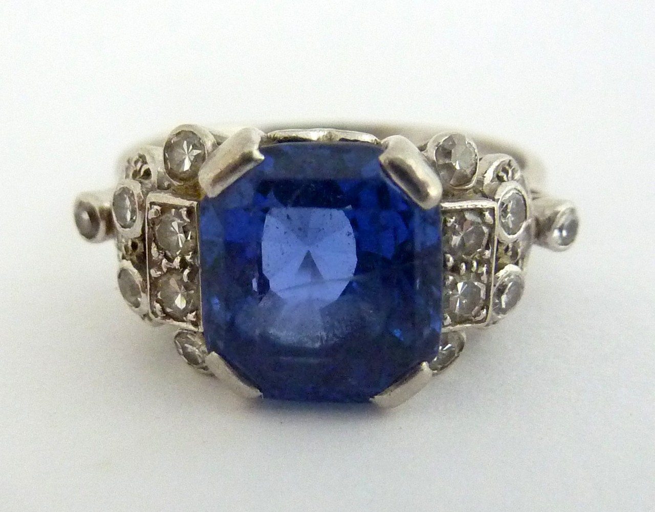 AN ART DECO PLATINUM DIAMOND AND SAPPHIRE RING, the step-cut sapphire to the single-cut diamond - Image 3 of 3