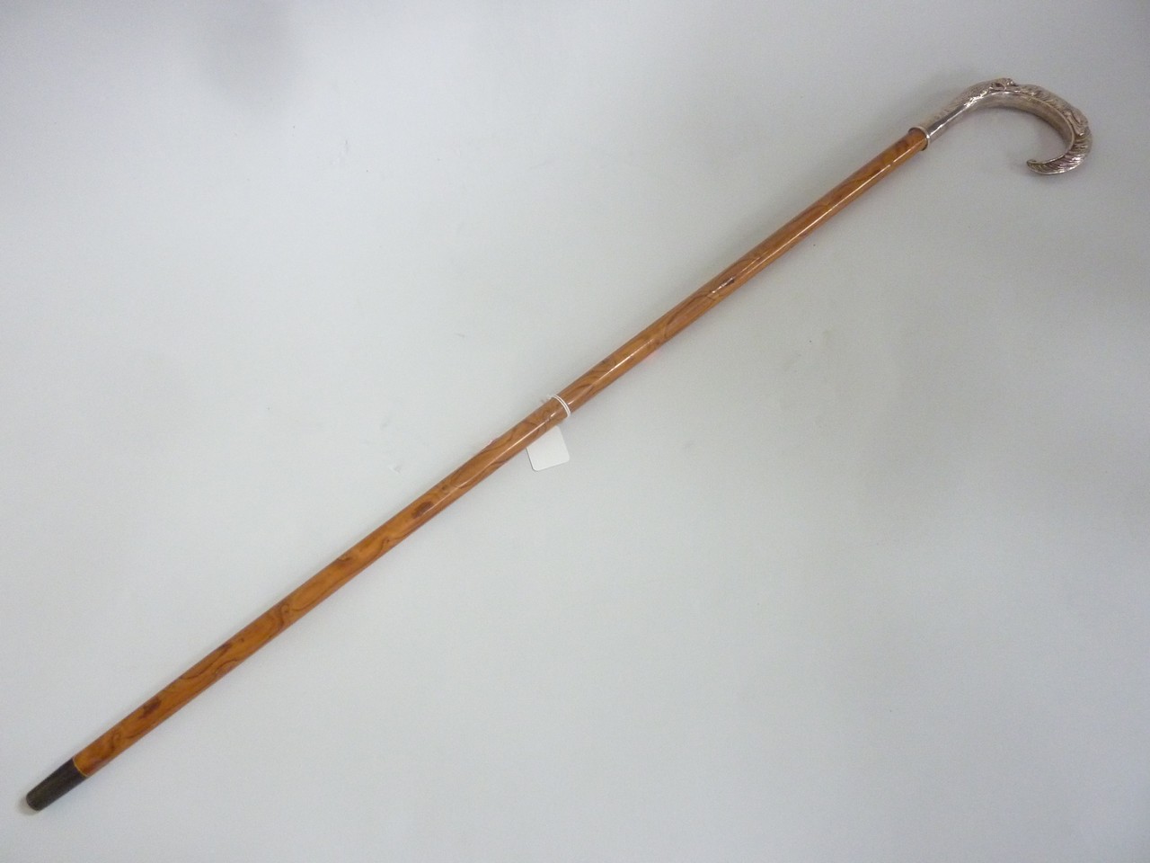 A BROADWAY & CO SILVER CROOK HANDLE WALKING CANE, of hunting interest, modelled as a hunting dog - Image 3 of 4