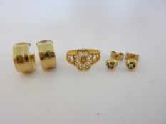 A SELECTION OF JEWELLERY, to include a pair of 18ct yellow gold diamond ear studs, an 18ct yellow