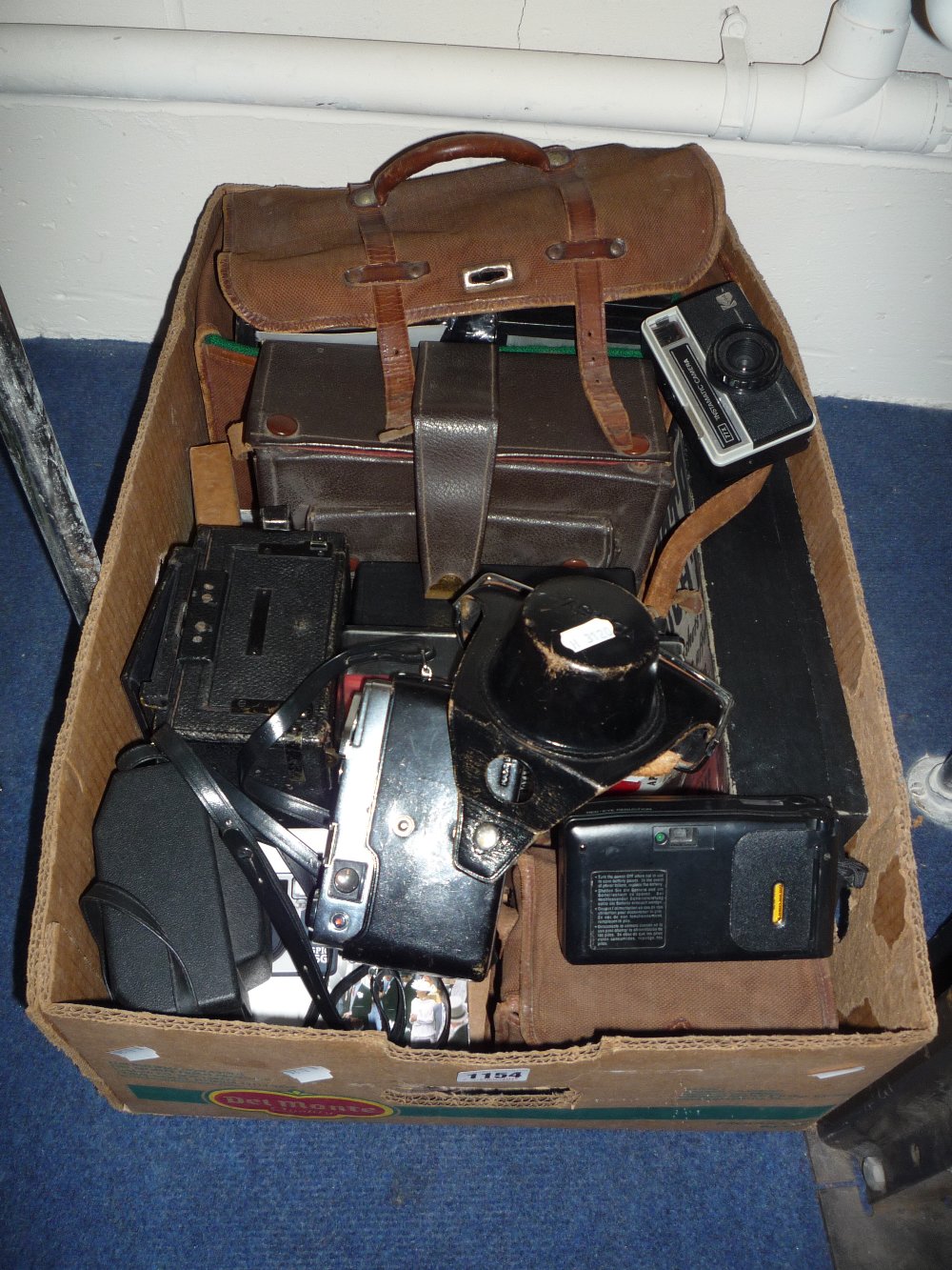 A BOX OF SLR CAMERAs, folding and box, to include Yashica Minster 700, a boxed Kodak Pocket 1A and