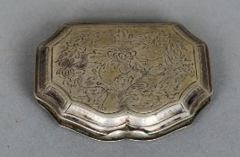 An 18th/19th century Continental unmarked white metal snuff box
Of flattened scallop form engraved