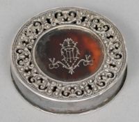 A George V tortoiseshell inset pierced silver vinaigrette, hallmarked London 1911, maker's mark of