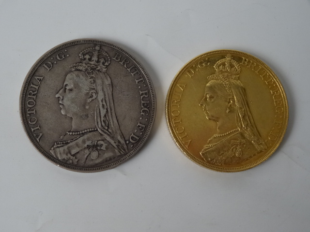 A VICTORIAN 1887 5 POUND STERLING GOLD COIN. Obverse Jubilee head and reverse St George and