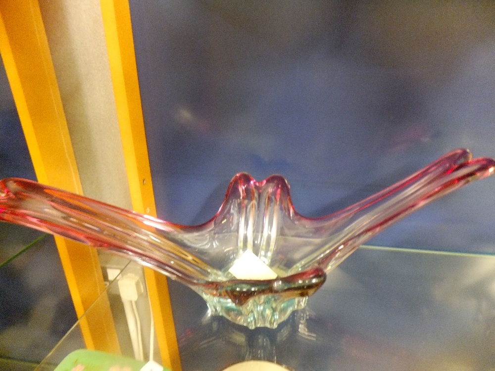 An art glass splash vase
