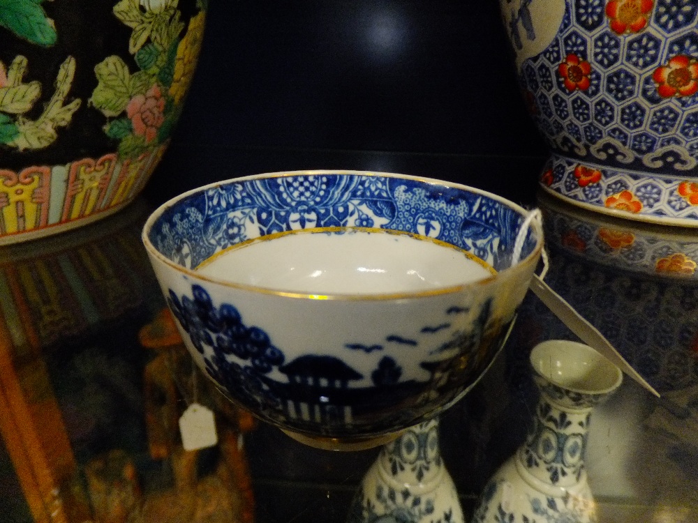 A circa 1760 Royal Worcester Dr Wall period blue and white hand-painted tea bowl