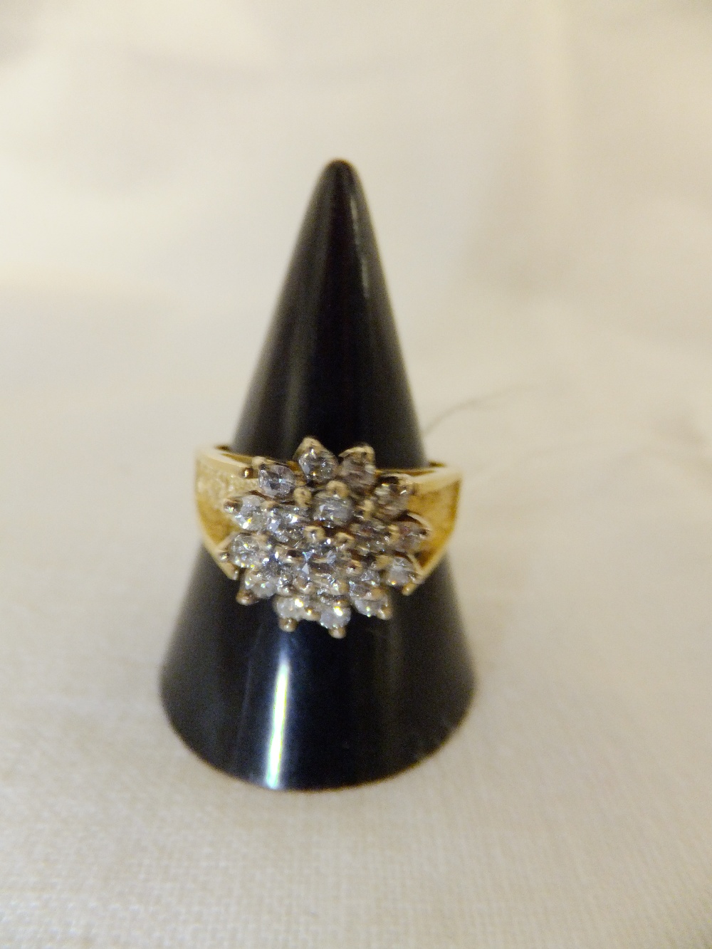 An 18ct gold diamond cluster ring, size O