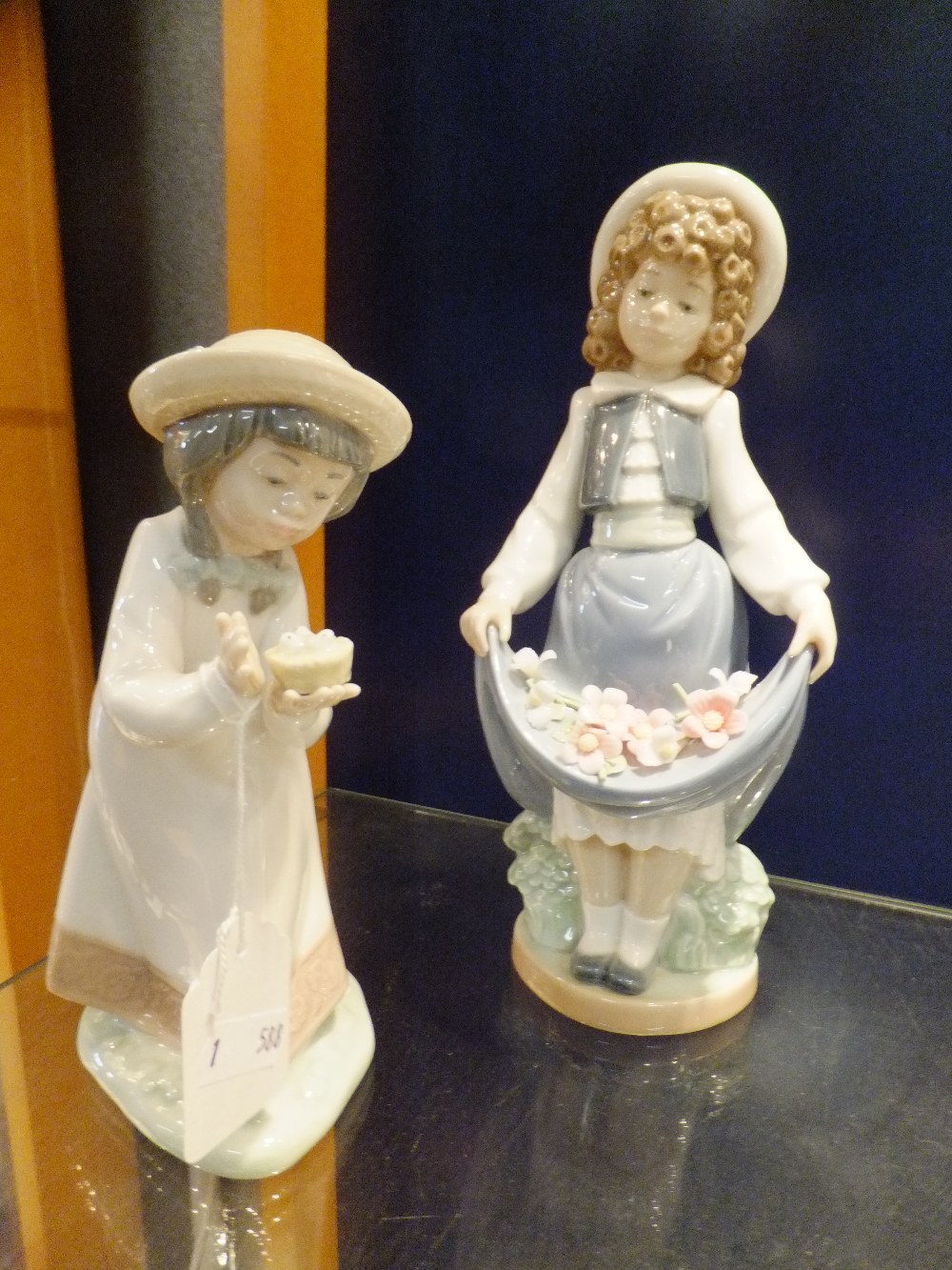 Two Nao figurines "Girl with flowers" and "Girl with Chicks"