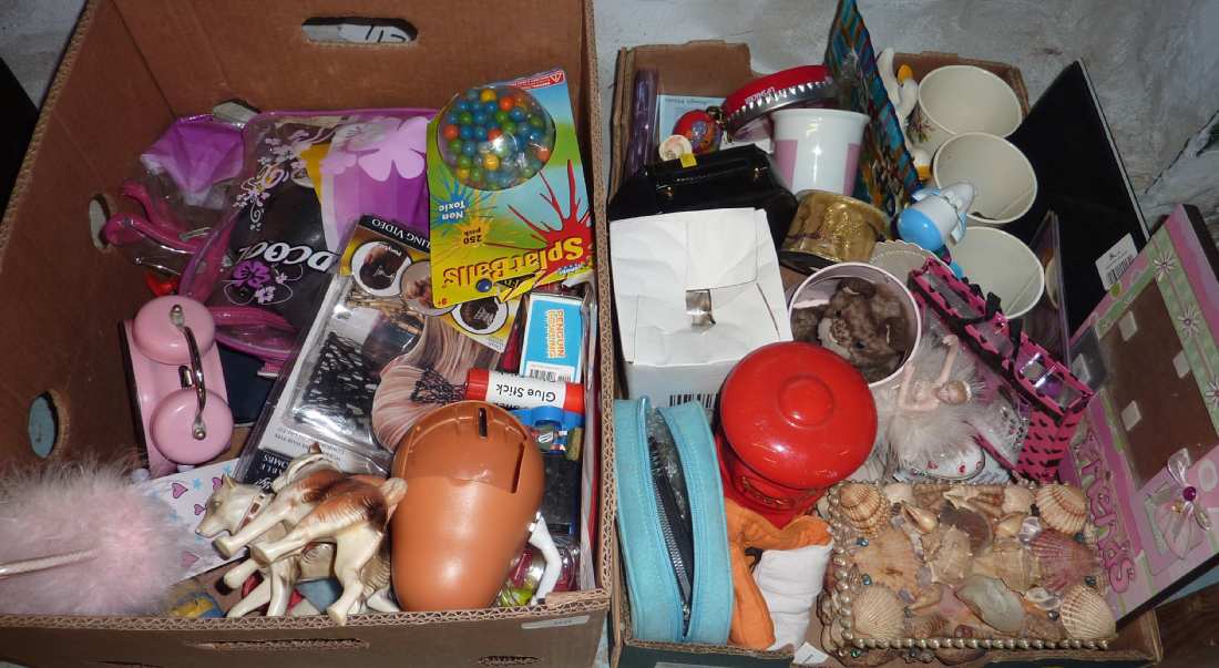 Selection of various ornaments and other items (2 boxes)
