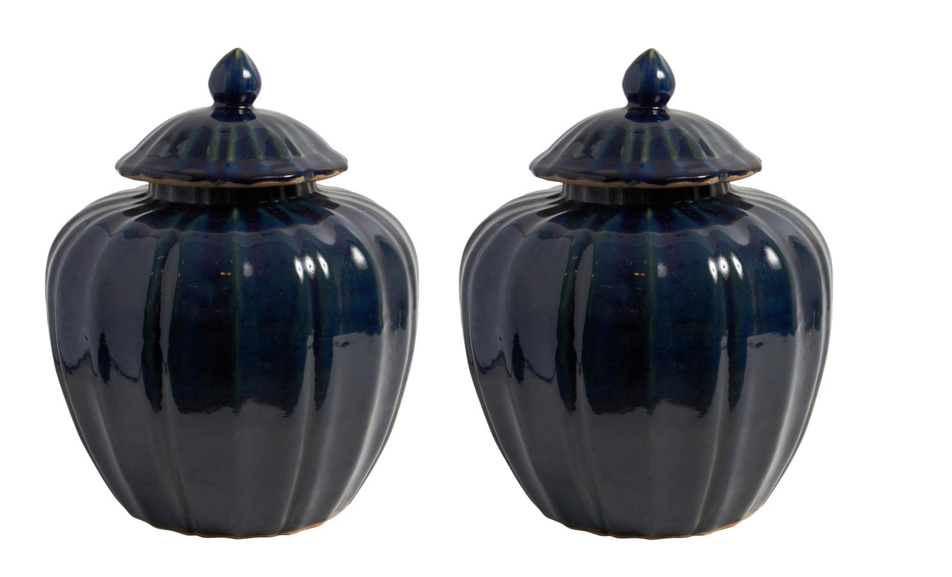 PAIR OF CHINESE VASES END OF 19th CENTURY Dinastía Qing. En porcelana policromada en azul. 44 cm.