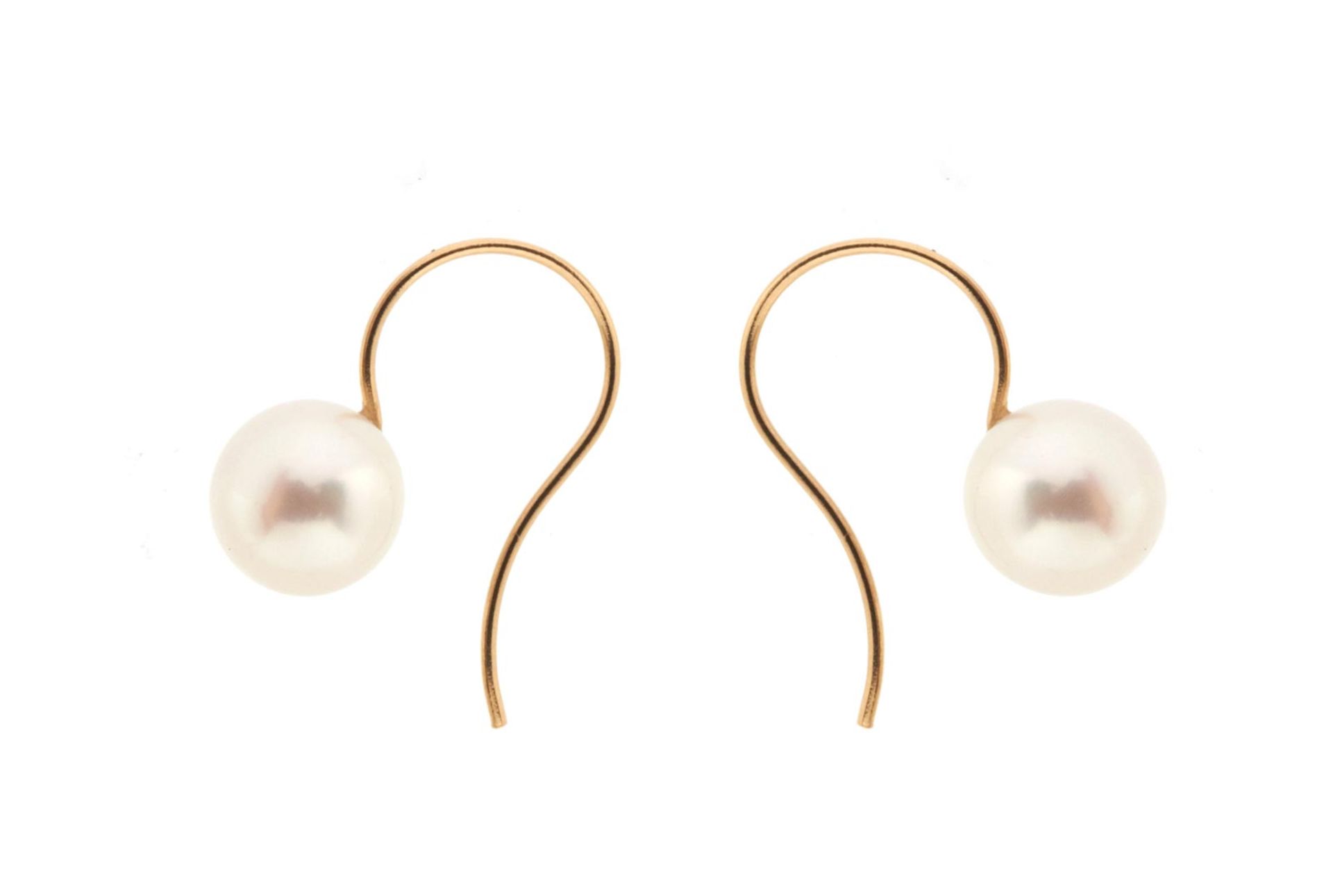EARRINGS Montura en oro de 18 kl. con dos perlas cultivadas esféricas de 9,5-10 mm. de diámetro y