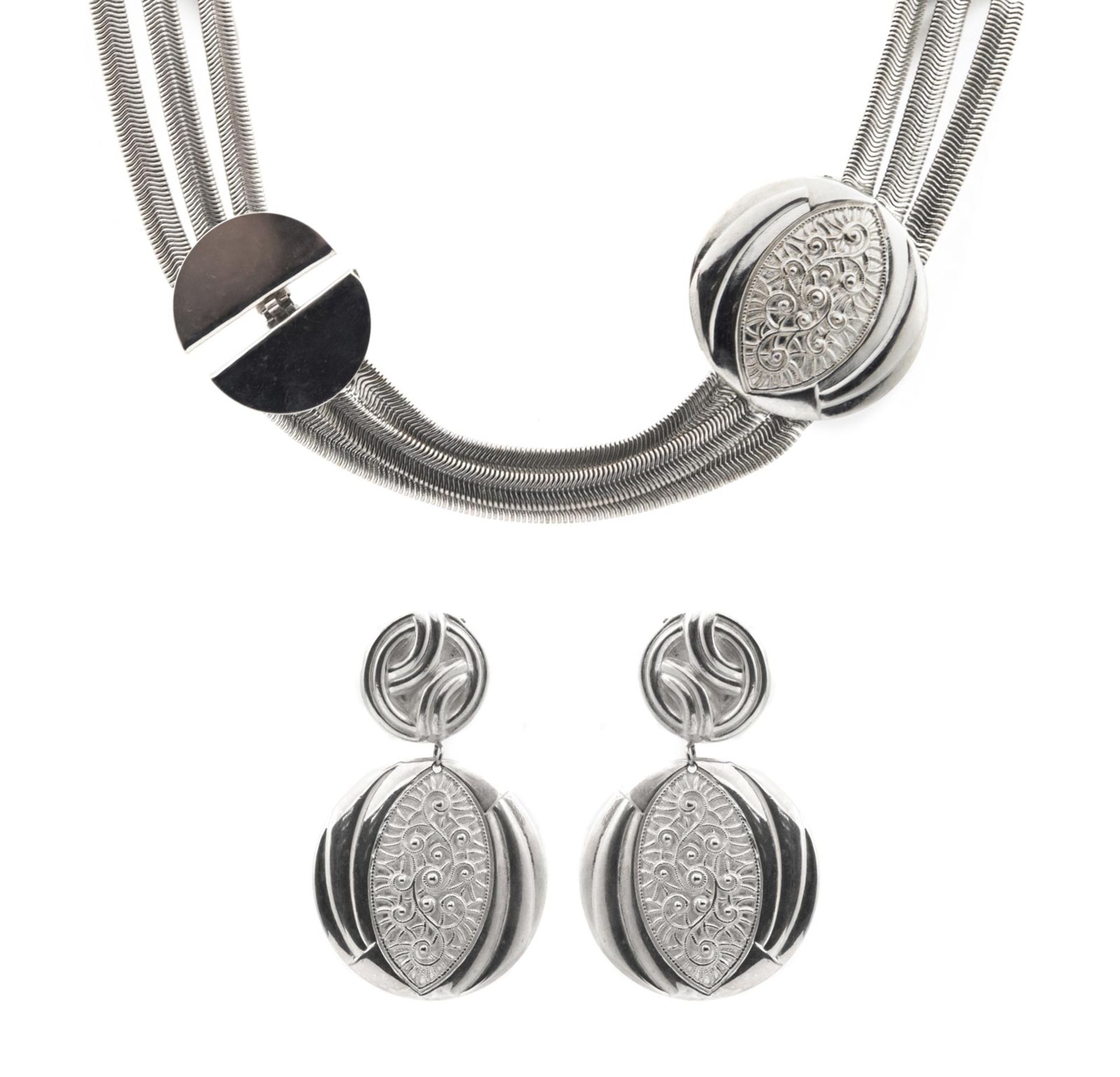 JEWELLERY SET `70s-80 COLLAR y pendientes en plata. 51 cm. largo y 144,2 gr. (total)