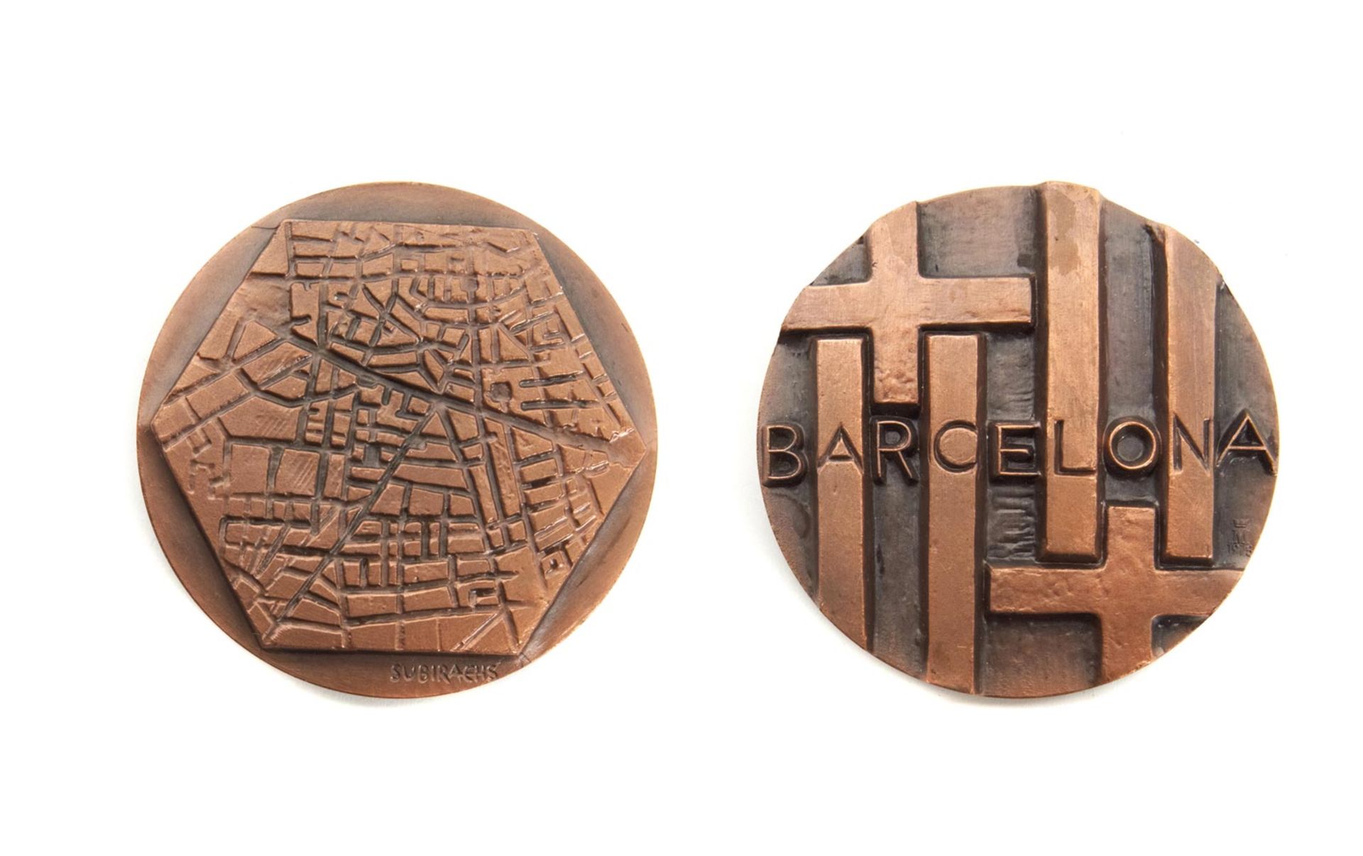 JOSEP MARIA SUBIRACHS (Barcelona,1927-2014). Medalla Barcelona Ciutat Vella, en bronce, 8 cm. diám.