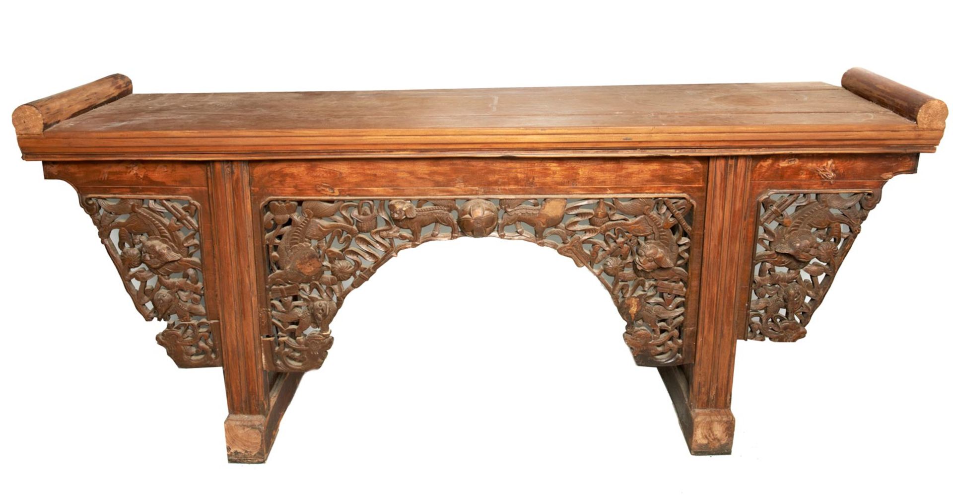 CHINESE ALTAR TABLE EARLY 20th CENTURY Época de la República. En madera tallada, 100x60x225 cm.